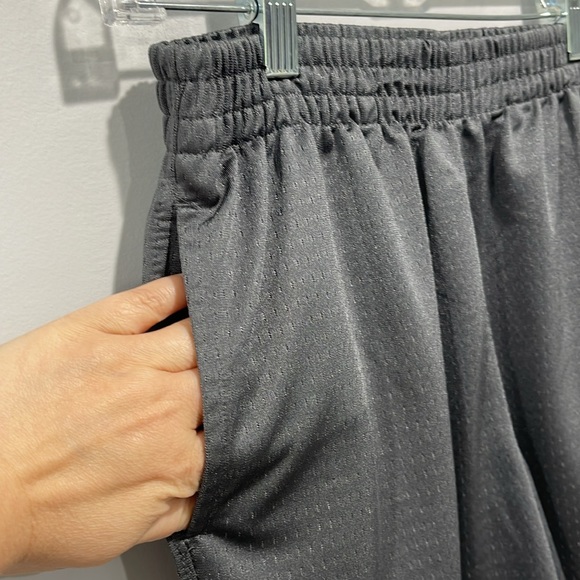 Boy’s size large Air Jordan basketball shorts 11” inseam gray - Picture 5 of 8